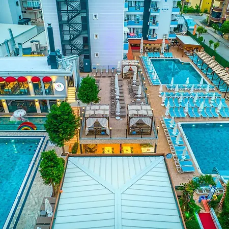 Club Big Blue Suit Hotel-3