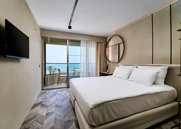 Bueyuek Hotel (Adults Only)